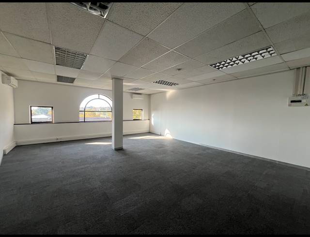 57M² OFFICE TO LET IN HYDE PARK